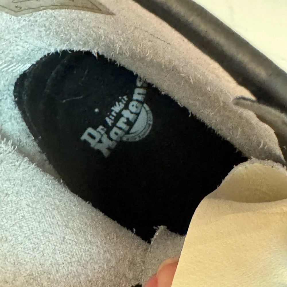 🤍 DR. MARTENS WHITE LEATHER LACE UP ANKLE BOOTS! - Picture 7 of 9